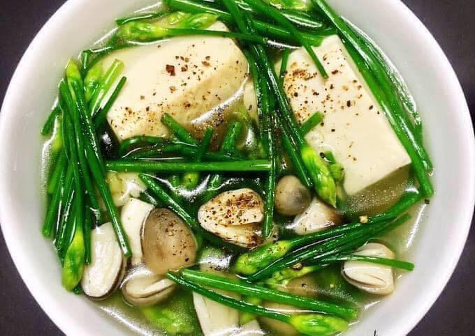 Canh hẹ nấu nấm